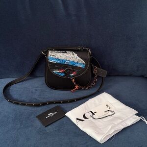 Coach Turn Lock Saddle Bag Sequin Car Glovetanned
Leather Limited Edition Black‎